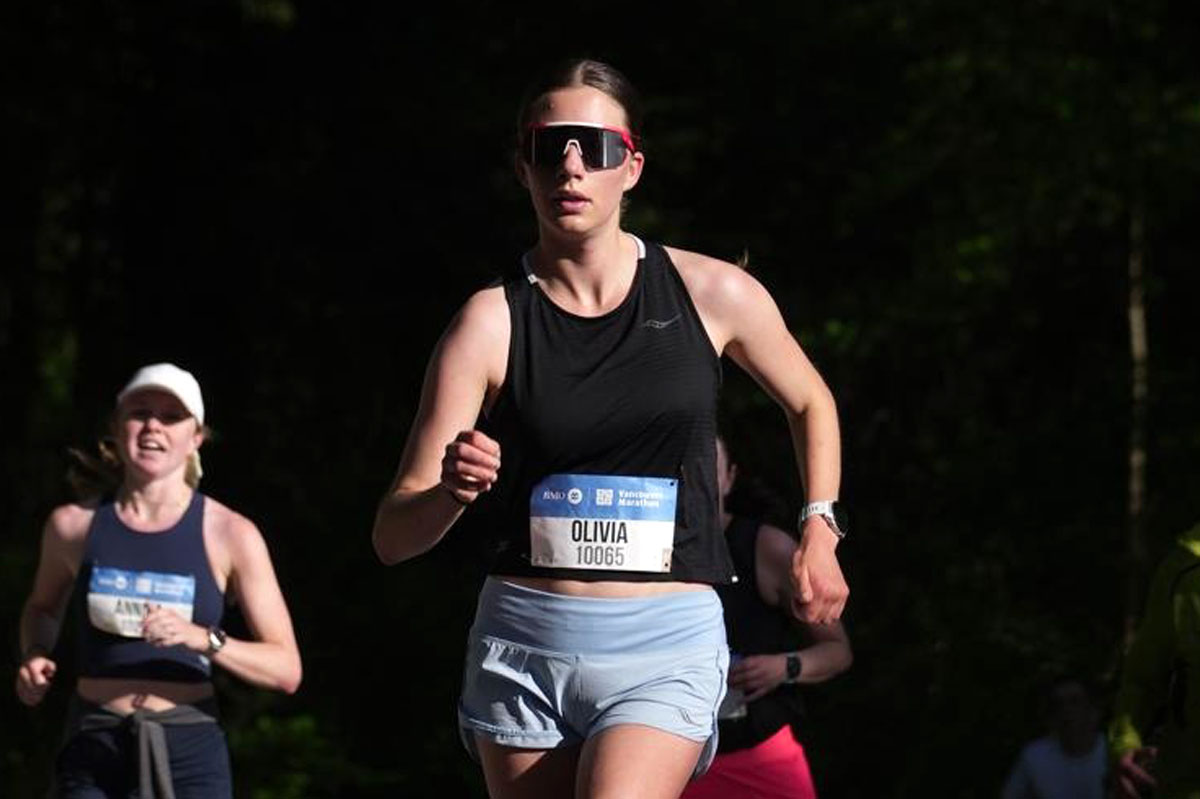 100-21KM-2025-NM-Walk1-OliviaLundman-MPGL0861-MarathonPhotosLive-BMOVancouverMarathon-RUNVAN-1200 Olivia Lundman Olivia Lundman racewalking at the 2025 BMO Vancouver Marathon