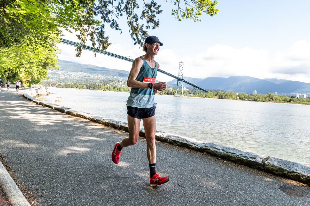 42-42KM-2025-jbehnke-0689-Dunfee-BMOVancouverMarathon-RUNVAN-1200 Evan Dunfee racewalking at the 2025 BMO Vancouver Marathon